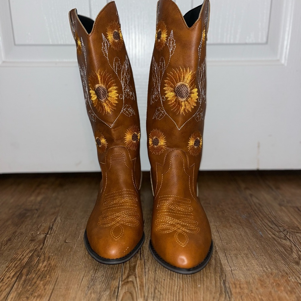 Brown Sunflower Embroidered Cowboy Boots